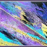 Diagonal geteiltes Bild in blau-rosa Tönen