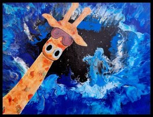 Giraffe vor schwarzem Weltall und blauen Wolken