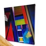 Abstraktes Gemälde mit geometrischen Formen und kräftigen Farben, ungerahmt, Format 100 × 105 cm.