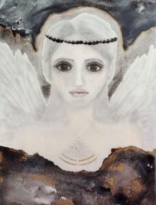 Engelsbild mit weiblicher Figur, weißen Flügeln, echtem Federkranz und Glücksfeder – Format 58 × 78 cm, ungerahmt, optional mit USB-Nachtlicht. Titel: Stille Nähe.