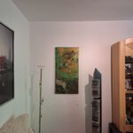 „Trotzdem" von Manuela Gawehn, M.G. Art — abstraktes Acrylgemälde mit Epoxidharz, neongrünen Strukturen und glitzernden Akzenten auf dunklem Untergrund. Die dreidimensionale, haptische Oberfläche lädt zum Berühren ein. Die leuchtenden grünen Linien ziehen sich unbeirrt durch Bronze- und Kupfertöne — wie Leben, das keine Erlaubnis braucht. Einzigartiges Kunstwerk aus der Region Aachen, Deutschland.
